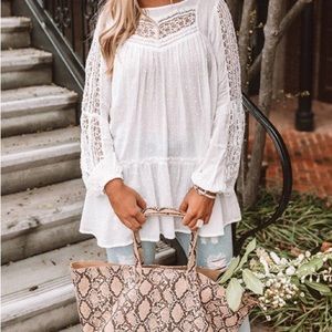 Yelum Carolyn boutique top 💕✨